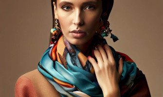 Eșarfele și accesoriile: Cum să combini culorile și texturile pentru un look de neuitat