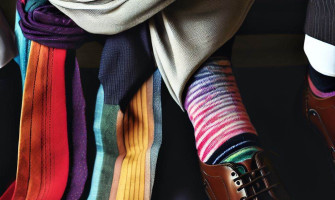 Eșarfe bărbați și ciorapi colorați: Cum să atragi atenția într-un mod elegant!