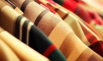 Eșarfele Burberry: Un amestec de clasic și modern