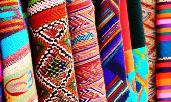 Eșarfele andine: o privire asupra patrimoniului textil sud-american